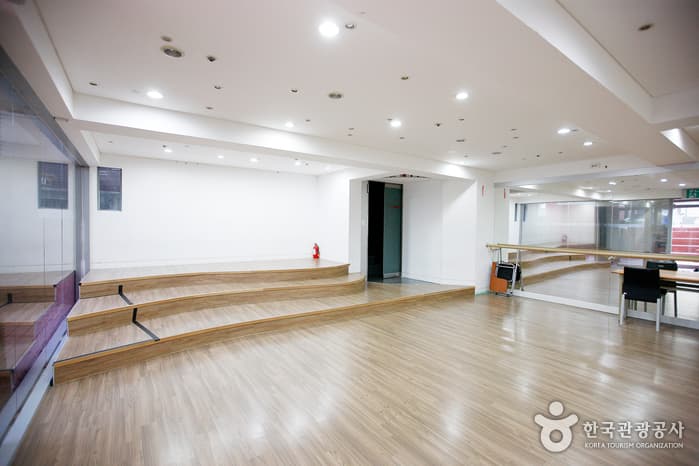 Art Center K (아트센터 K) 5