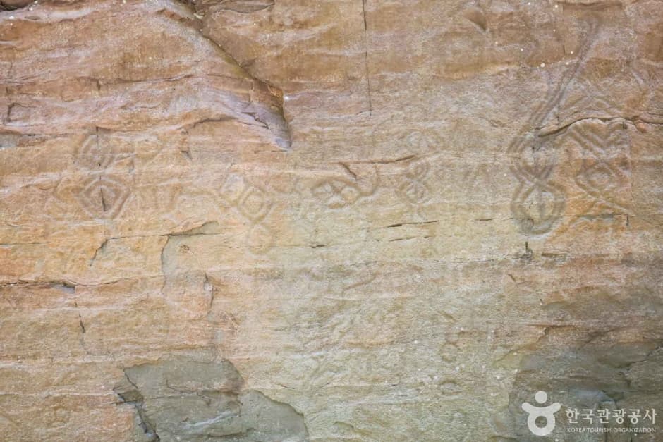 Petroglyphs of Cheonjeon-ri [UNESCO World Heritage] (울주 천전리 명문과 암각화 [유네스코 세계유산]) 2