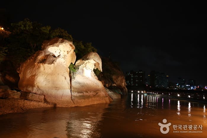 Mokpo Gatbawi Rock (목포 갓바위)