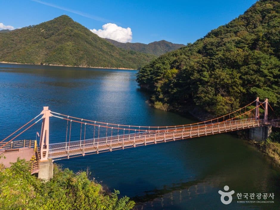 충주호 종댕이길 출렁다리