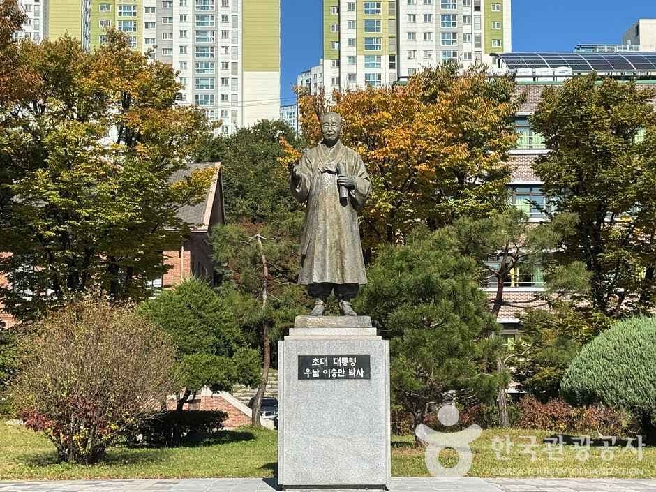 우남 이승만박사 동상 1