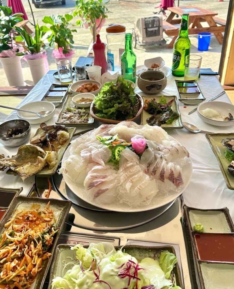 모항자연산횟집 1