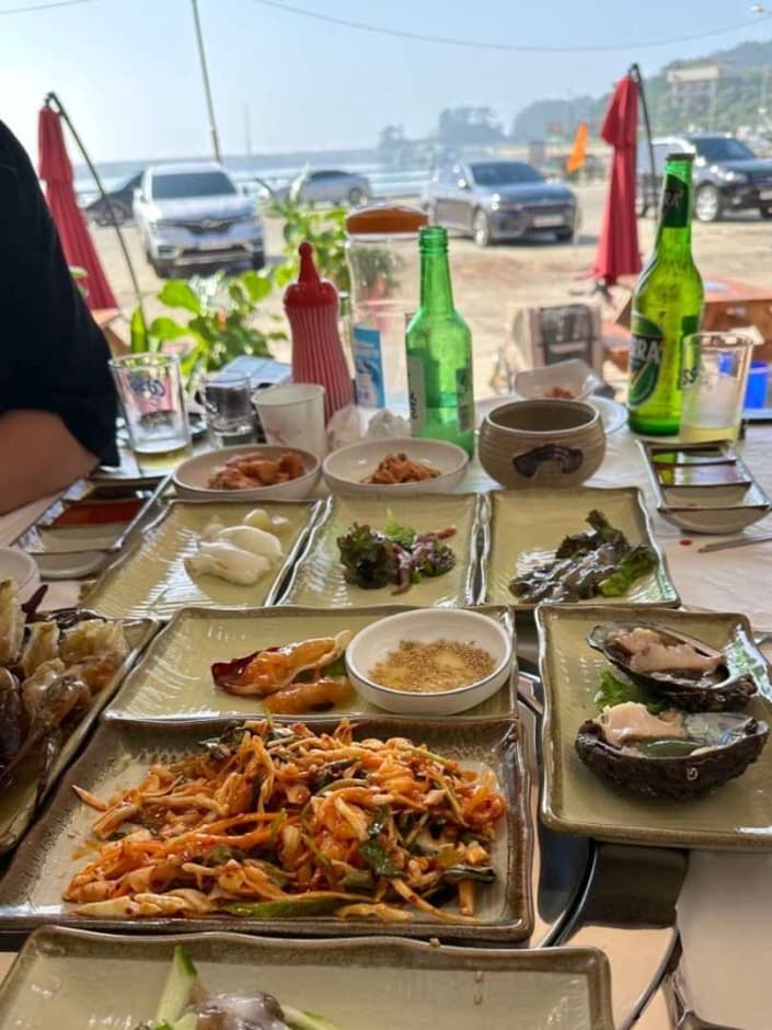 모항자연산횟집 2