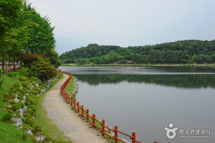 Seolbong Park (μ€λ΄κ³΅μ) 2