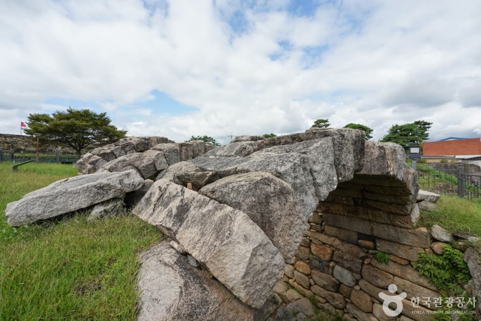 Cheongdo Stone Ice Storage (청도 석빙고) 5