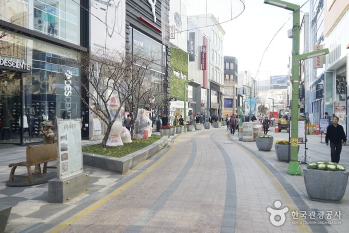 Gukje Market Food Street (국제시장 먹자골목) 3