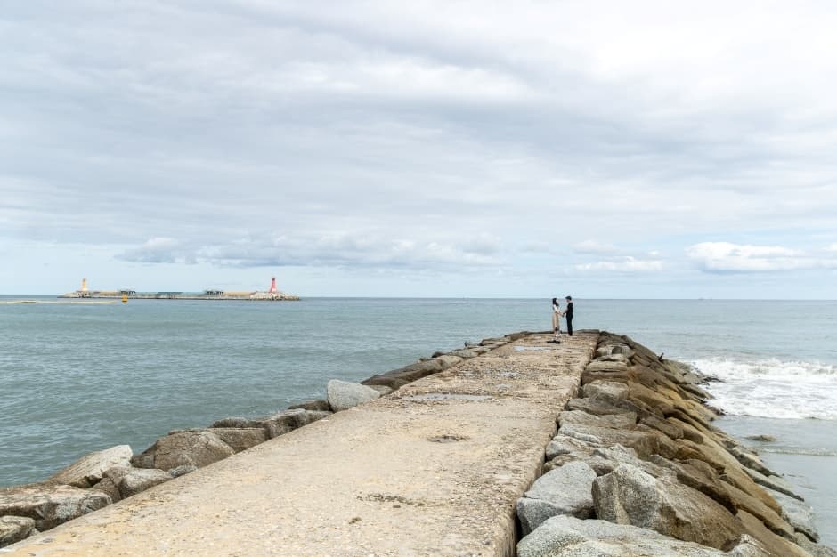 Jumunjin Breakwater (주문진 방파제)