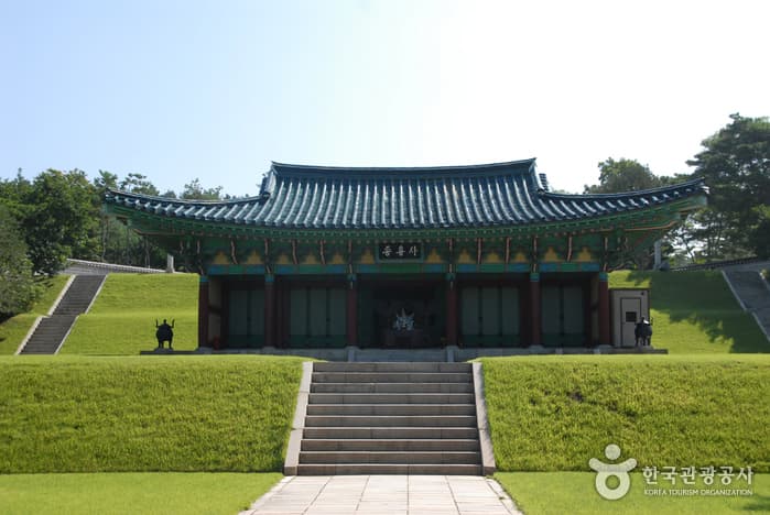 Tomb of Seven Hundred Patriotic Martyrs (Geumsan) (๊ธ์ฐ ์น ๋ฐฑ์์ด) 1