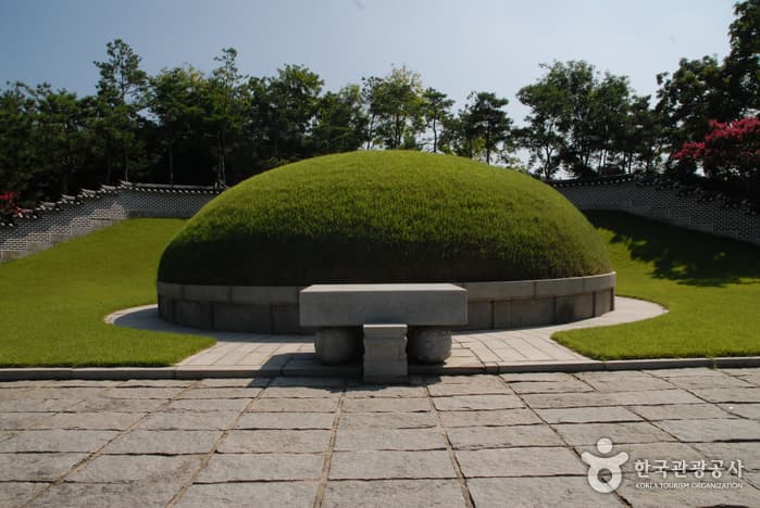 Tomb of Seven Hundred Patriotic Martyrs (Geumsan) (๊ธ์ฐ ์น ๋ฐฑ์์ด) 5