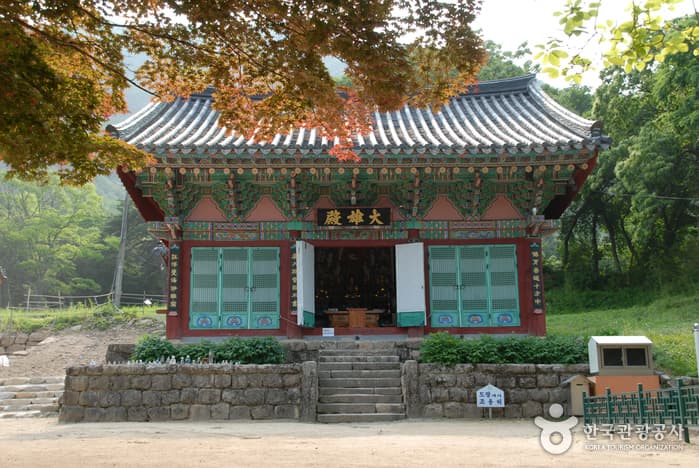 Yeongdong Yeongguksa Temple (์๊ตญ์ฌ (์๋)) 7
