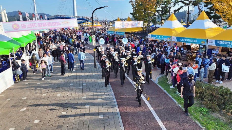 Masan Gagopa Chrysanthemum Festival (마산가고파국화축제) 3